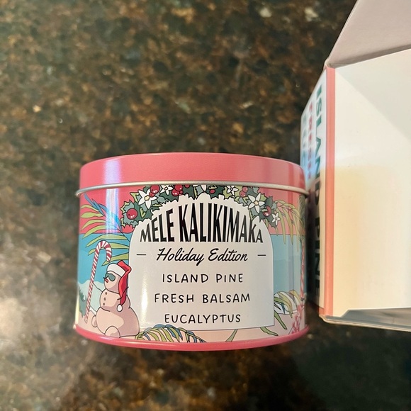 Postcards Scented Christmas Candle Mele Kalikimaka Holiday Edition new in box - Picture 2 of 7